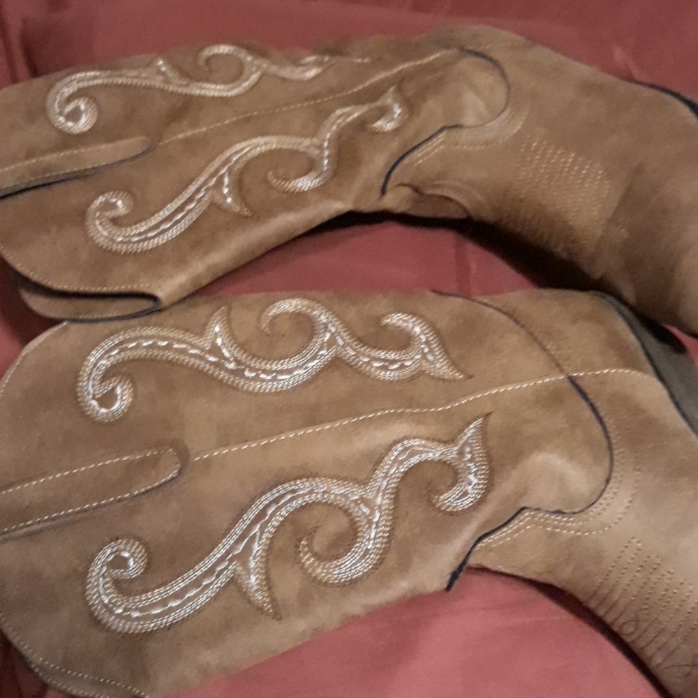 Cowgirl boots used twice